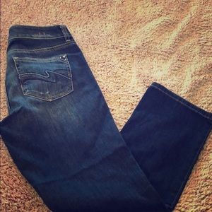 B2G1 White House Black Market Blanc Slim Crop Jean